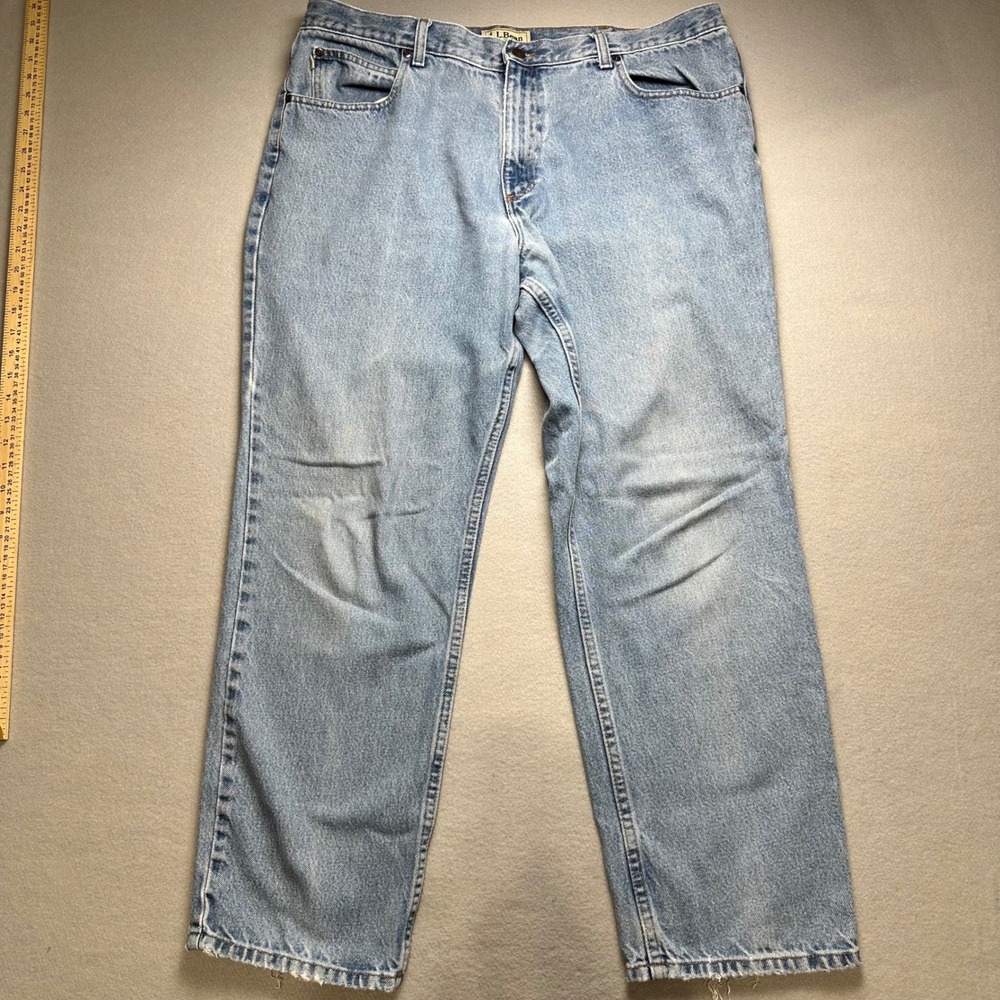 LL Bean Classic Fit Jeans Mens 40x30 Light Wash Blue Cotton Denim Straight Leg - Picture 2 of 12
